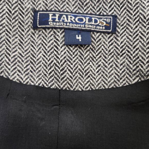 Women's Gray Tweed Vest - Picture 3 of 6